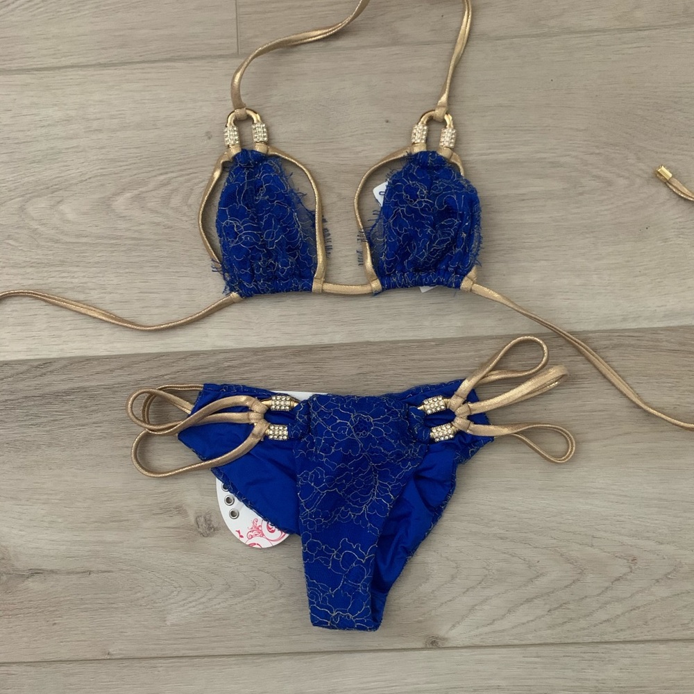 New Beach Bunny Madagascar blue bikini